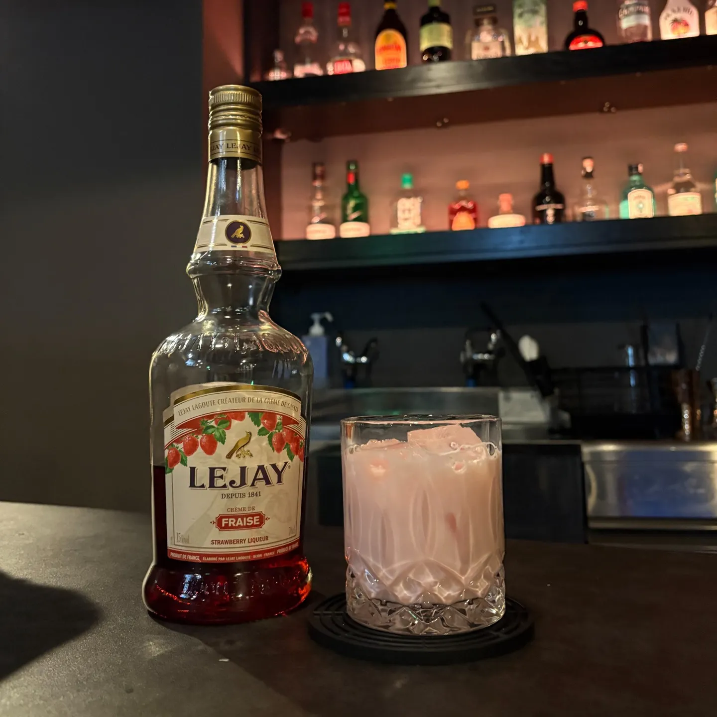 こんばんは🌙 Bar ubiです🍸✨ 皆さん、いちごのお酒を...