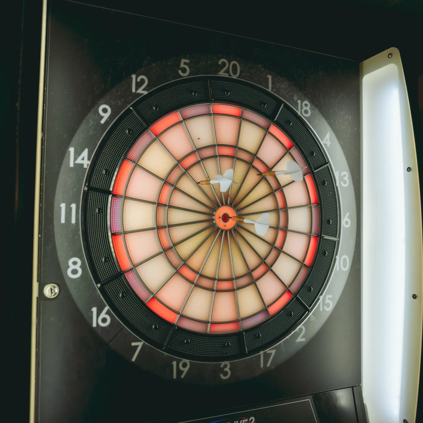 こんばんは、皆さん🌟Bar ubiへようこそ！ここは友達と楽...